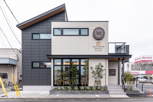 キッズスペース完備のもりもと歯科クリニック|乳幼児が歯科医院に通う時期はいつから?歯医者デビューのタイミングと重要性|金属アレルギー・掌蹠膿疱症専門歯科医療サイト|愛媛県松山市もりもと歯科クリニック