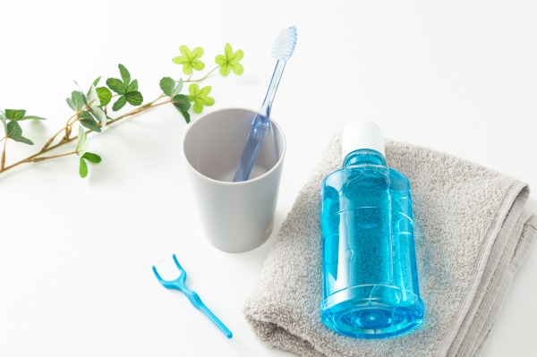 インフルエンザを予防する適切な歯みがきと口腔ケア|インフルエンザ予防に口腔ケアが効果的な理由|金属アレルギー・掌蹠膿疱症専門歯科医療サイト|愛媛県松山市もりもと歯科クリニック