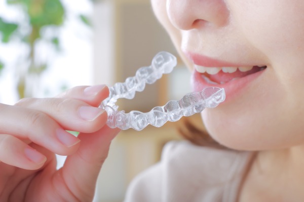 治療に使用するマウスピース｜歯ぎしり・食いしばりの原因と影響｜リスクと対策を解説｜金属アレルギー・掌蹠膿疱症専門歯科医療サイト｜愛媛県松山市もりもと歯科クリニック